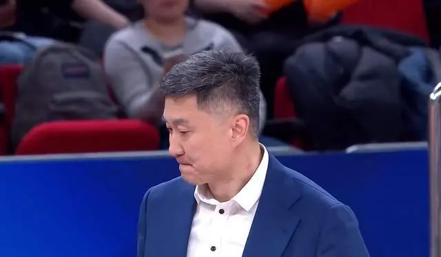 泪目!13年4座总冠军,亲手打造国手后卫群,杜锋地位无人能替代