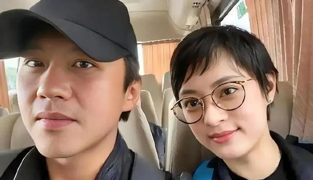 孙俪被问邓超管钱吗，她笑着回应：他每月零花钱五千，多了怕乱花