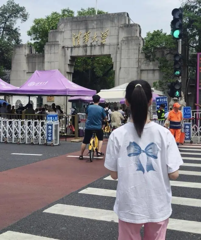 清华参观变“受辱现场”，宝妈带娃逛名校，却被食堂细节搞破防了