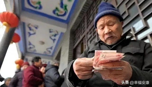 退休金把老人“惯坏”了?七成有钱老人拒绝同住