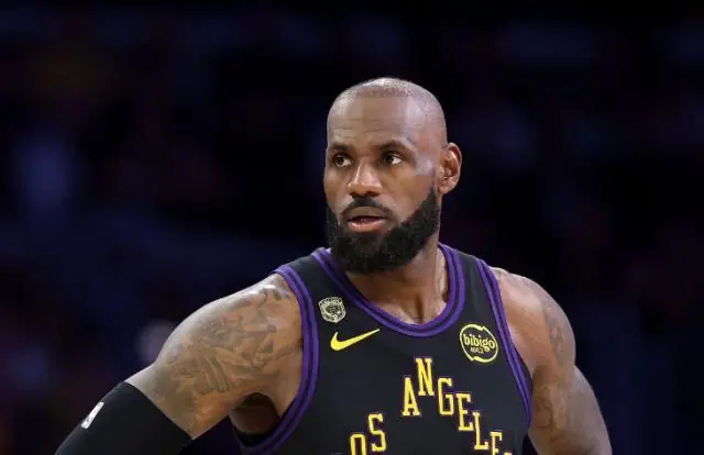 名记：詹姆斯已经收集完参考信息，最快本周定去向