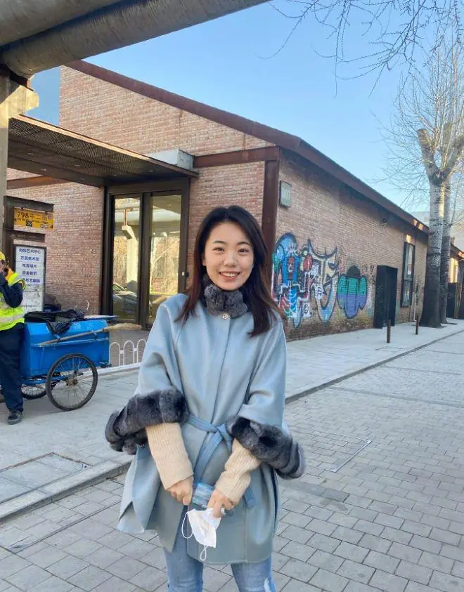 蒋方舟翻车后，昔日同窗被扒出，曾在书中暗讽对方，如今两人殊途同归