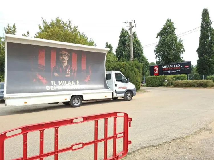 不买账！米兰南看台开卡车抗议红鸟：滚蛋！结束这场痛苦的折磨！