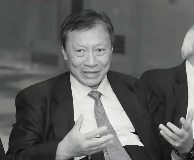 香港富商郭炳湘被张子强裸身塞进木箱6天,20亿赎金硬被家属砍到6亿,获救后发现母亲早在董事会埋下了一张底牌,比劫匪更狠绝