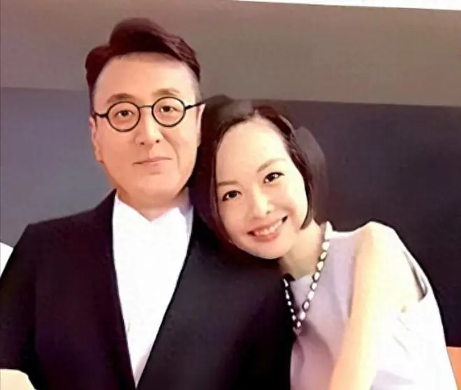 窦文涛:跟鲁豫睡过跟王菲暧昧,栽在39岁才女身上 多年人设碎成