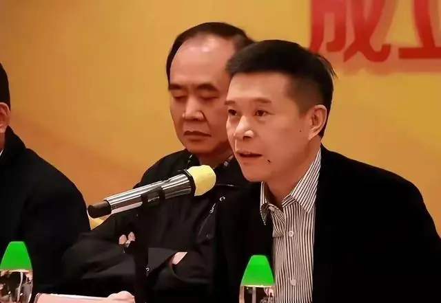 球员替补席画面