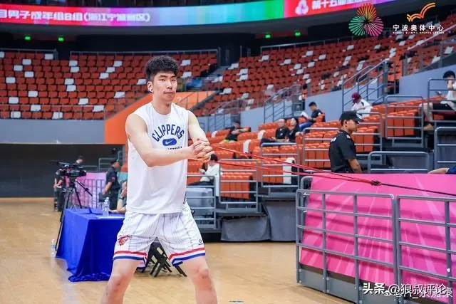 媒体人:余嘉豪出去一年就回来 这种留洋没有太大的意义