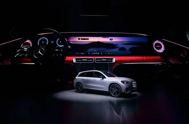奔驰全新纯电 GLC 转型 AI，新版型同步开启预售，29.99 万元起