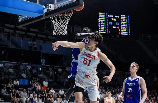中国男篮大胜中国台北,杨瀚森一数据全队最低,NBA 还给他机会吗