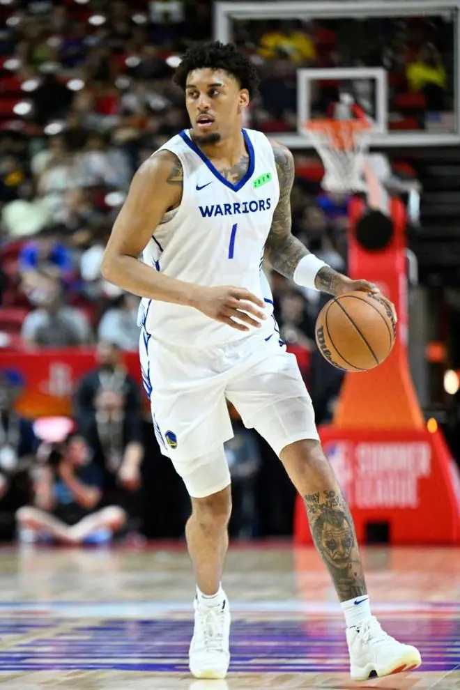 NBA夏联：勇士25分大胜送雷霆5战全败 11号秀14分引6人上双