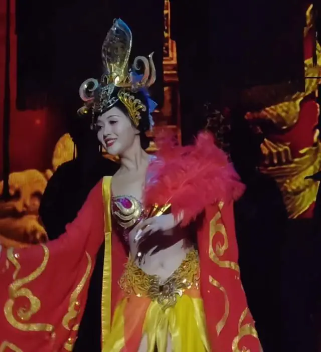 曝杭州“宋城第一美女”小豆子去世！知情人曝原因，遗体已火化