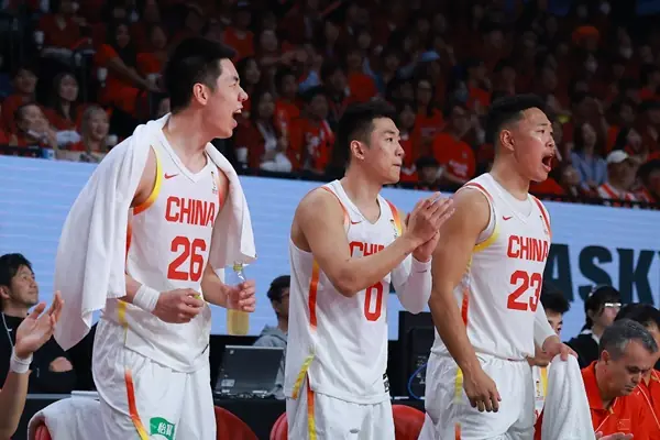 媒体人:长期集训+窗口期比赛后 不少男篮队员的心理受到很大影响