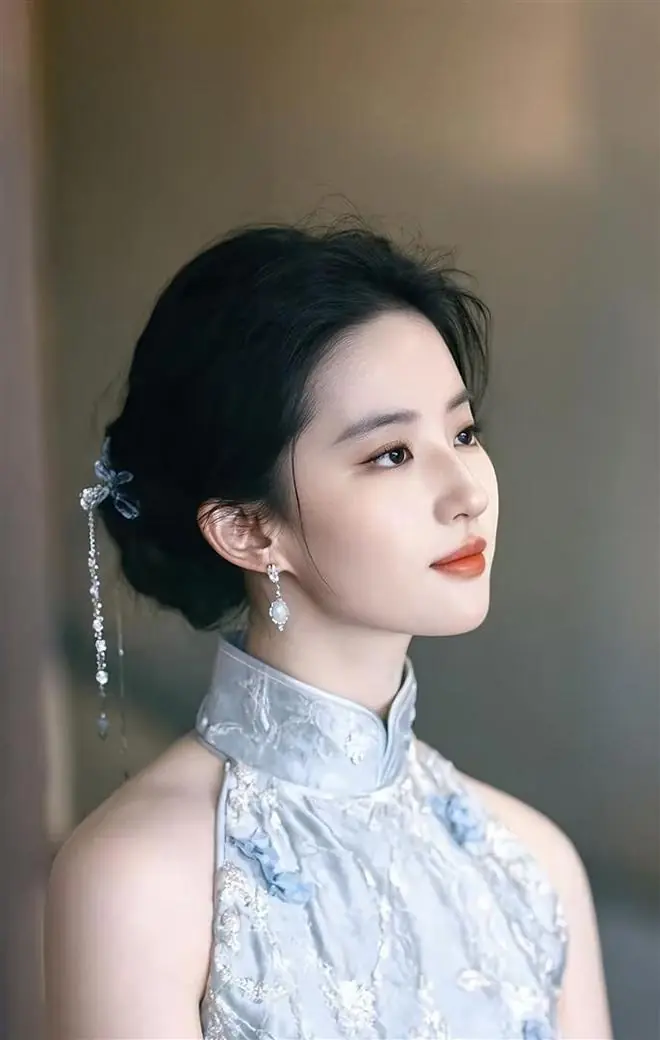 刘亦菲铜锣湾偶遇图2