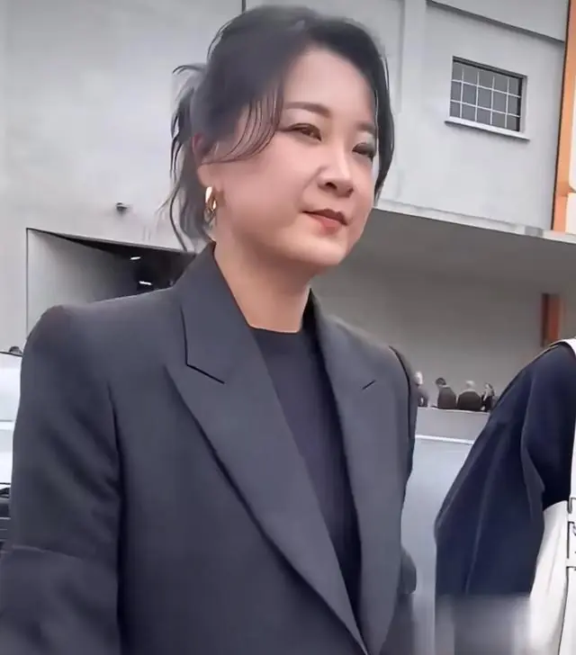 贾玲消失这半年,不是结婚生子,是在憋一个狠招。