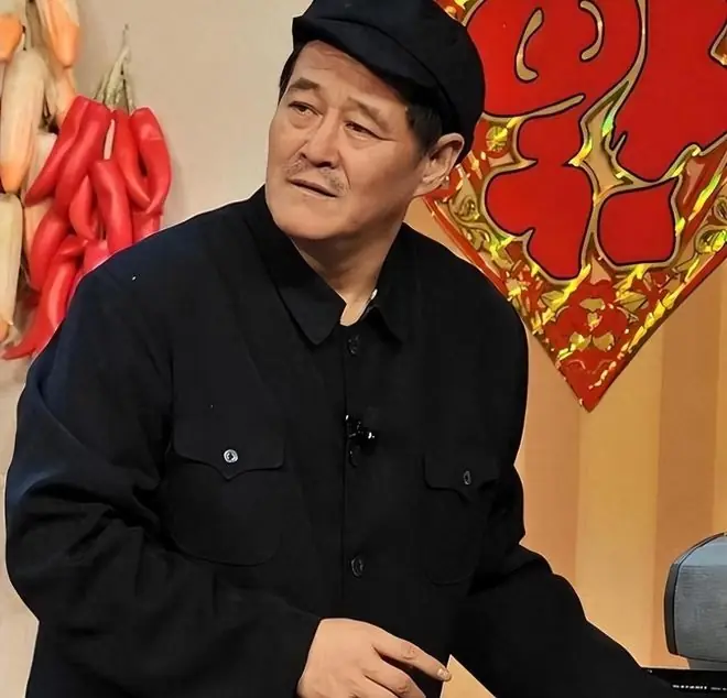 69岁赵本山:每天2包烟,顿顿8两酒,跟生前的杨少华如出一辙