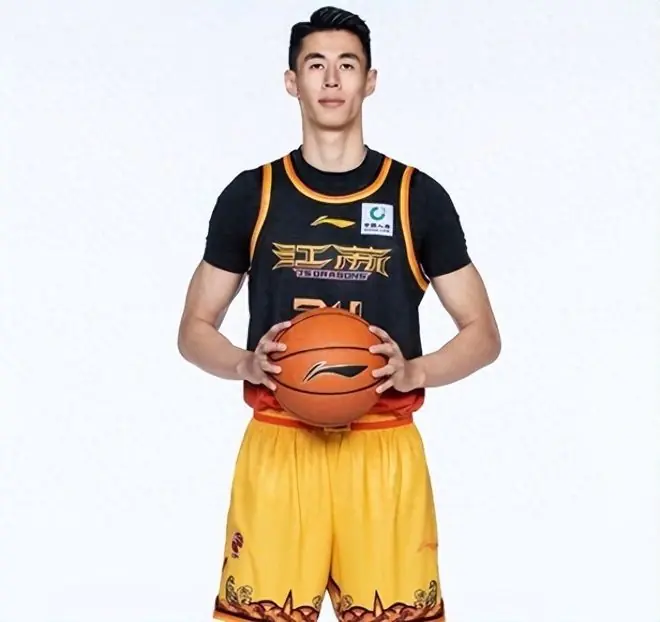 7月13日CBA转会消息,三冠中锋离队,浙江男篮升级内线