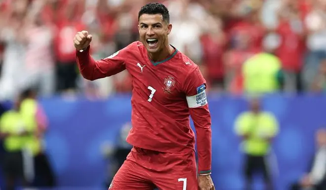 41岁C罗破魔咒!轰世界杯淘汰赛首球,狂刷8大纪录 FIFA官方祝贺