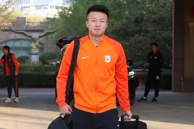山东泰山赵剑非南下深圳,从国青队长到泯然众人,27岁跳出舒适圈