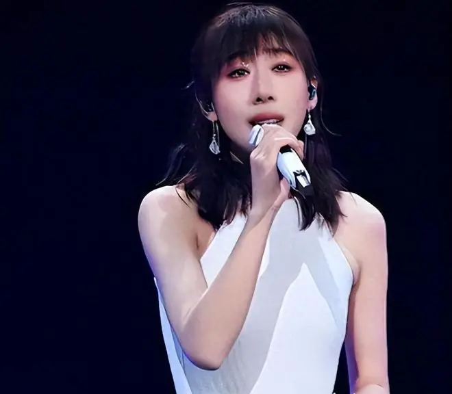 管不住下半身，演技再好也白搭！演唱会刚结束，任素汐人设就崩塌