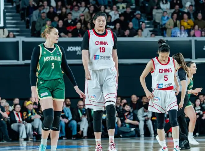 首秀28分10篮板4封盖！“女姚明”确实厉害，但还是输了2分