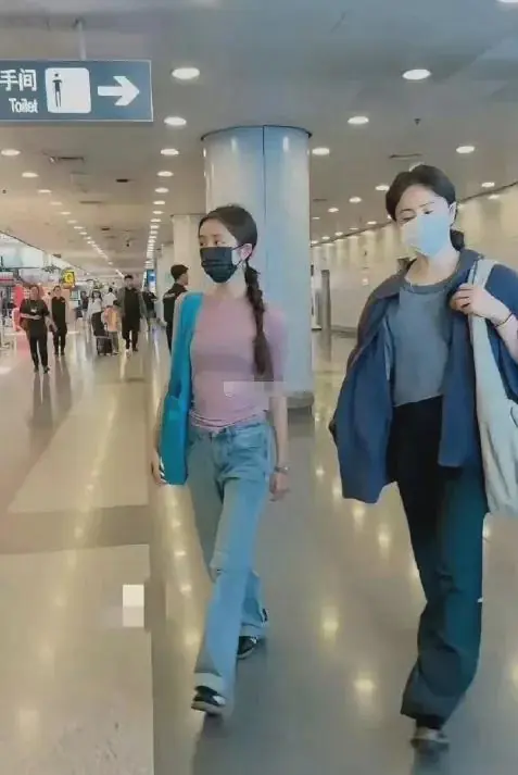 黄多多“腕线过档”惹争议：20岁的身体自由，为何总被审判？