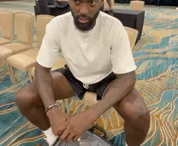 妈呀！上去就是一拳！暴揍老队友！叫你小号吐槽我！