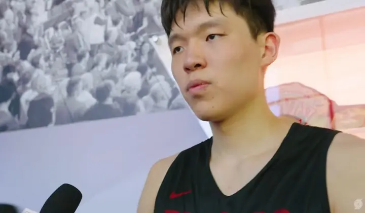 期待和莫兰特一起打球吗?杨瀚森:那当然 他身体天赋太劲爆了