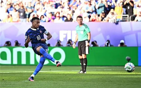 法国队1-0战胜巴拉圭晋级八强!赛后巴拉圭真“扒拉龟”登上热搜