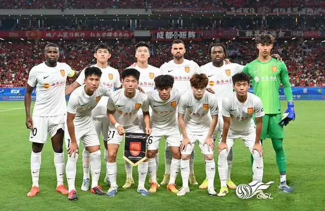 这操作绝了！泰山放弃张英凯+岳瑞杰，续约郑铮？战大连谁锁死马莱莱+阿奇姆彭？