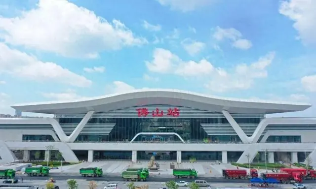 广东佛山新高铁站首日客流仅4000,50亿砸下去到底能否回本?