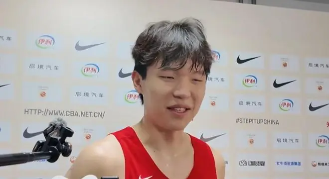 杨瀚森:通过训练磨合一起在场上打出默契,晚上全力去拼
