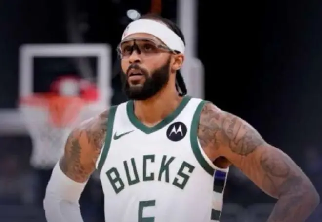 又是阴阳合同?雄鹿给底薪球员疯狂涨薪,NBA官方介入调查