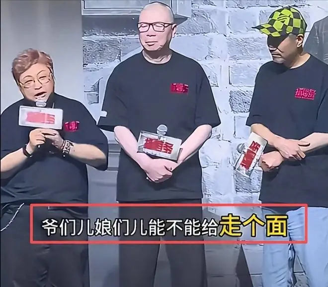 “走个面”再升级！网友深扒：半只脚踏入美国的人，教我们抓特务