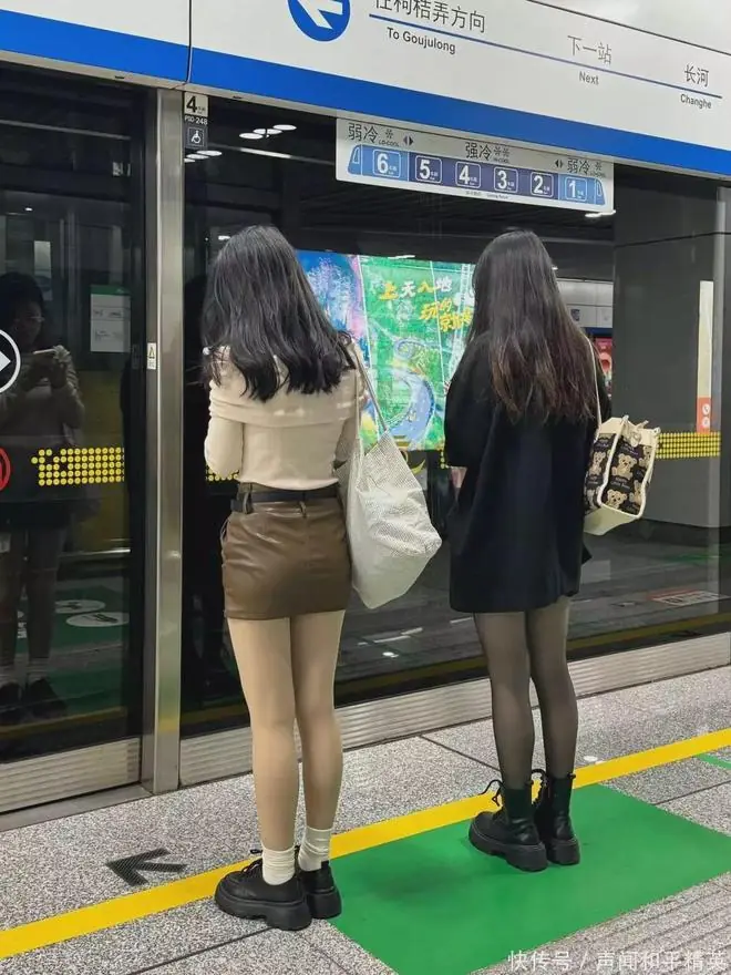 妹子这裙子穿得太透了吧，别人还以为你五花大绑了呢