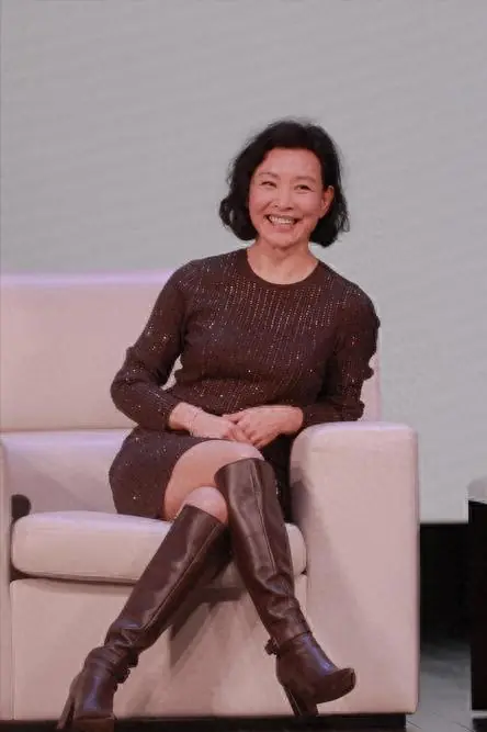 原来她是陈冲母亲，出身上海书香门第，是复旦大学教授，才貌双全