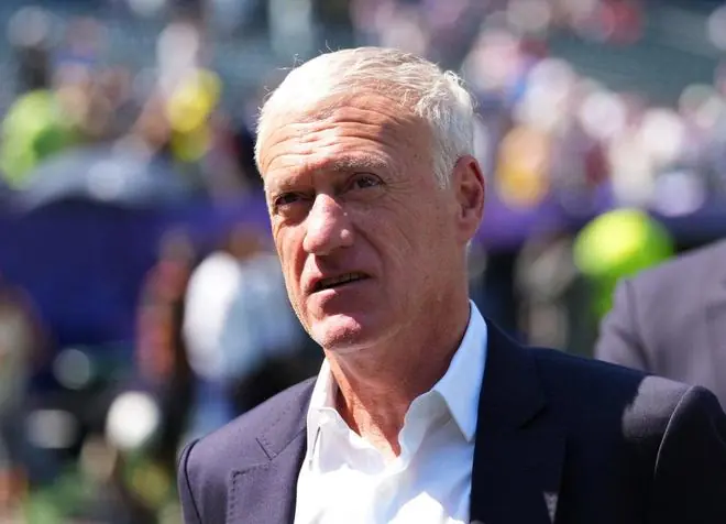 法国1-0巴拉圭脱身泥潭，德尚怒了：他们耍阴招