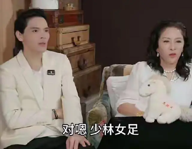 笑发财了！向佐：这部《功夫女足》，劝各位别买票！评论区炸锅。