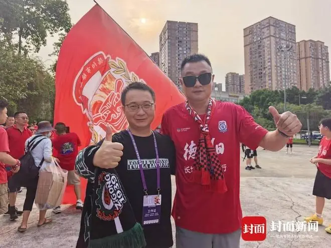 自贡“魔鬼主场”不败金身告破，两万球迷点亮手机高唱《海阔天空》