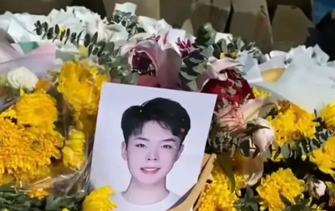 亲生父母歪曲事实,自媒体大V捏造黑料,少年寻亲33天遭网爆致死