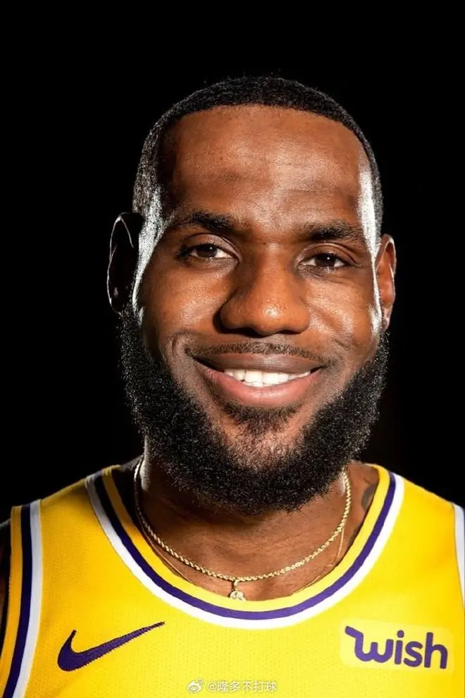记者曝NBA猛料!勇士队对签下詹姆斯一事持悲观态度,成功性很低