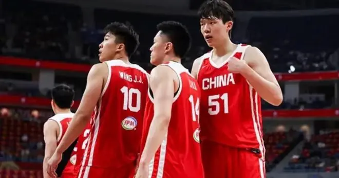 中国男篮大名单出炉!听听各媒体专家咋说的,苏群点评一针见血