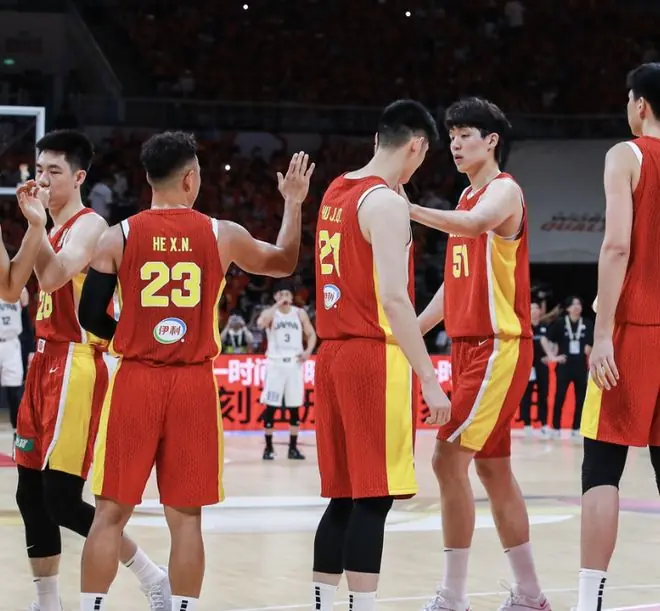 中国男篮主场狂输日本19分，球迷提前离场，郭士强负主要责任！