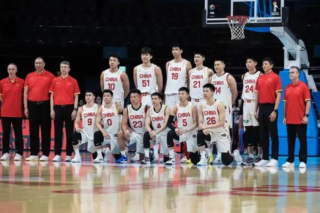 中国男篮轻取中国台北，晋级世亚预第二阶段