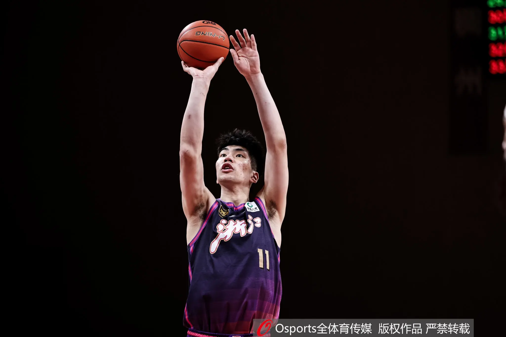 直播吧:余嘉豪基本确定下赛季重返CBA 目前只差澄清信