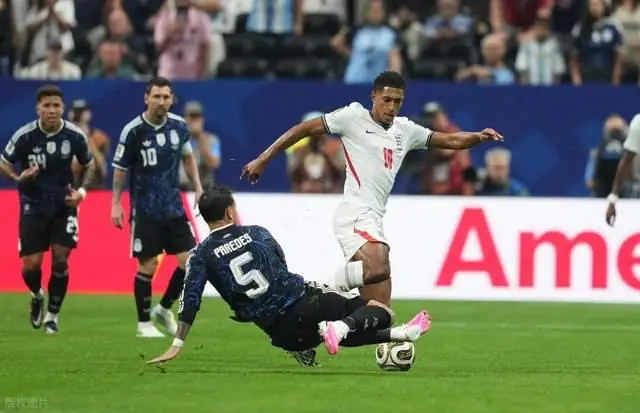 阿根廷2-1逆转英格兰,梅西“过顶传中”精准制导击溃三狮防线!