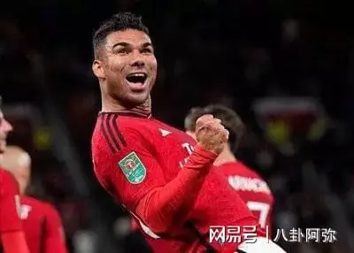 三员巴西中场齐聚红魔！曼联中场大换血，达尼洛成新赛关键胜负手