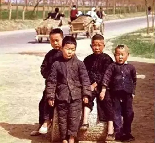 1990年母亲和哥哥赶集,算命先生对母亲说:你将来要享这孩子的福