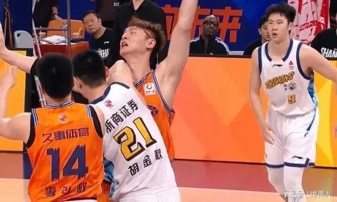 赵嘉仁离队后！广厦超市开张，朱俊龙布朗被疯抢，广东要胡金秋？