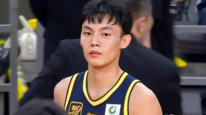 中国男篮大换血!两大核心全部缺席,徐杰张镇麟迎来出头机会