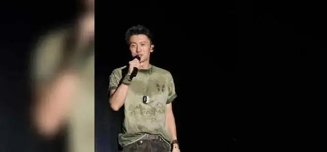 谢霆锋大张伟郑州隔墙开唱,一冷一热两重天